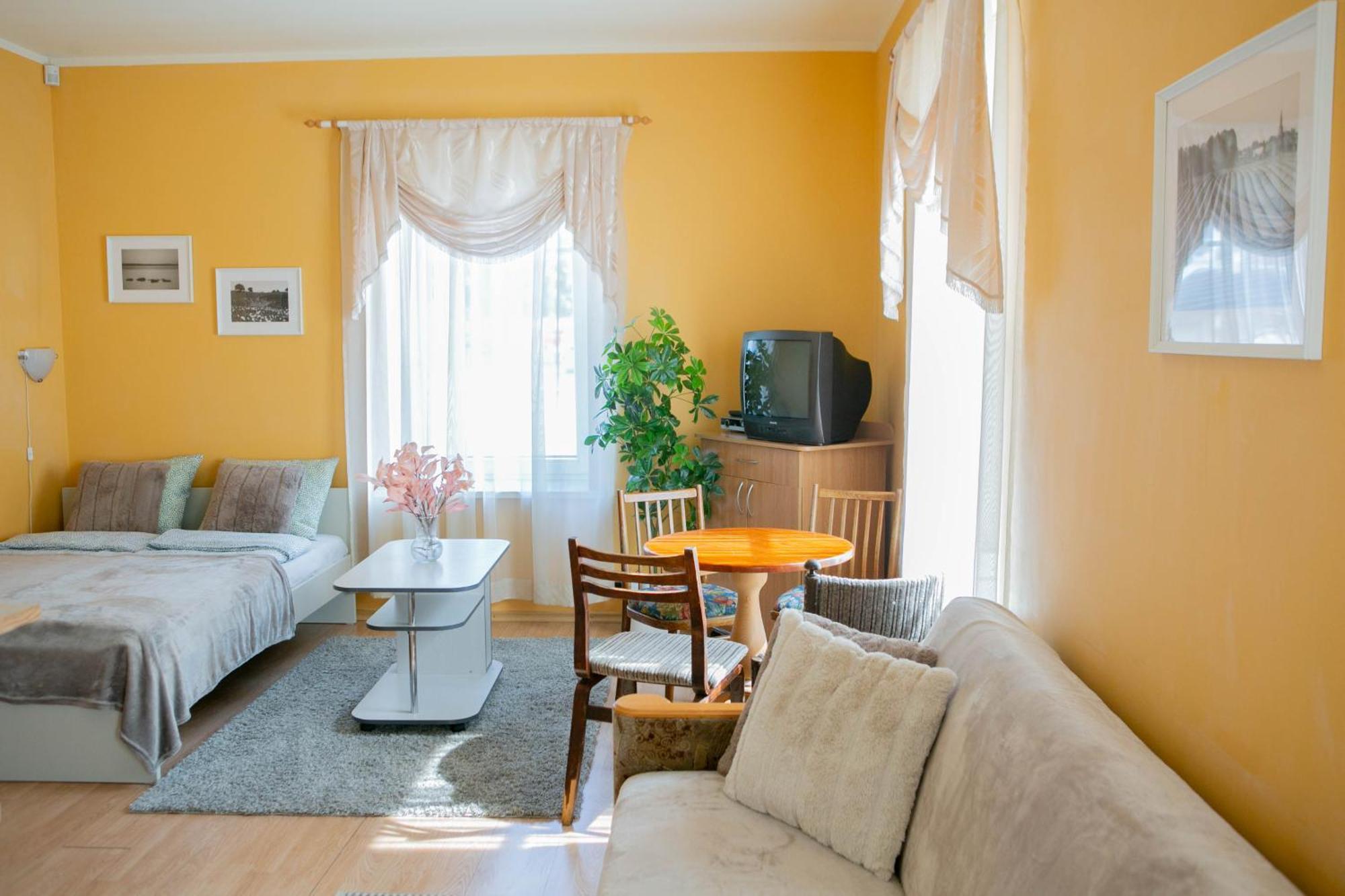 Center Of City Apartments, Bus Station 1Min, Airport 5 Min Tallinn Exterior photo