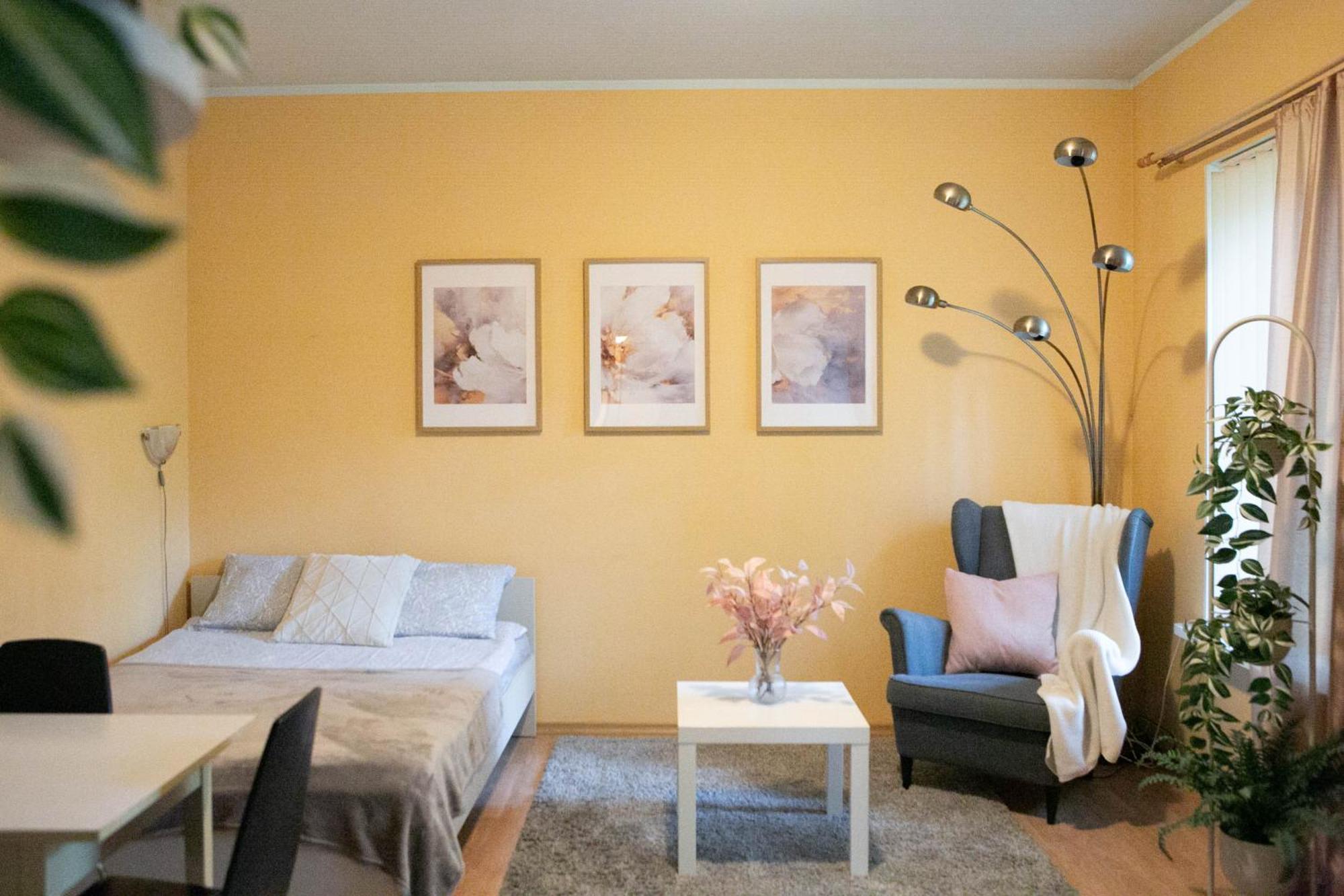 Center Of City Apartments, Bus Station 1Min, Airport 5 Min Tallinn Exterior photo